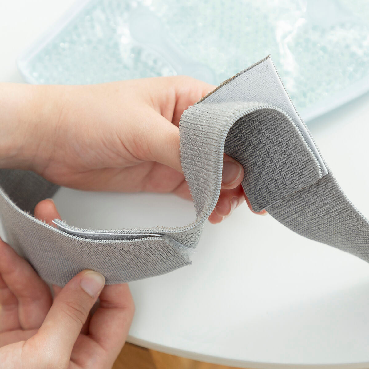 Adaptable gel bead pillow with warm and cold effect