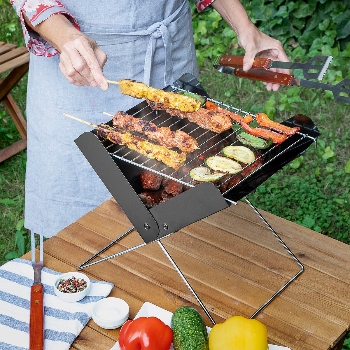 Zusammenklappbarer Holzkohlegrill aus Edelstahl