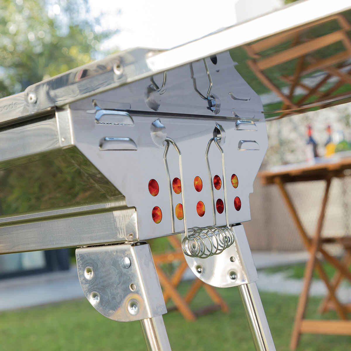 Foldable stainless steel charcoal grill 