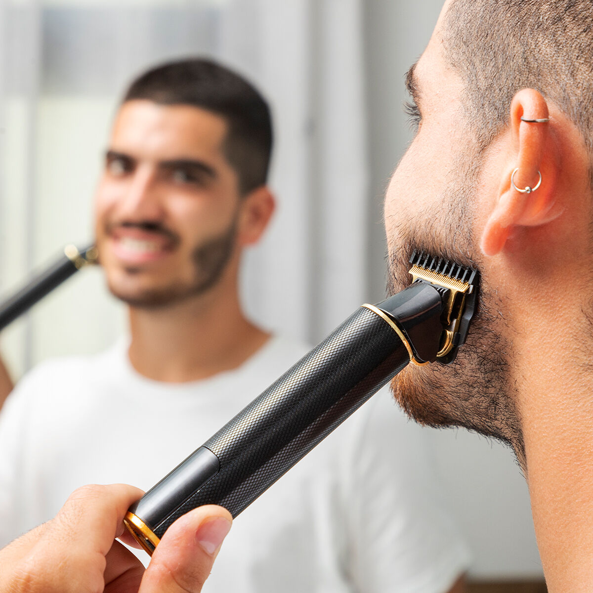 Wiederaufladbarer Profi-Haarschneider mit Zubehör