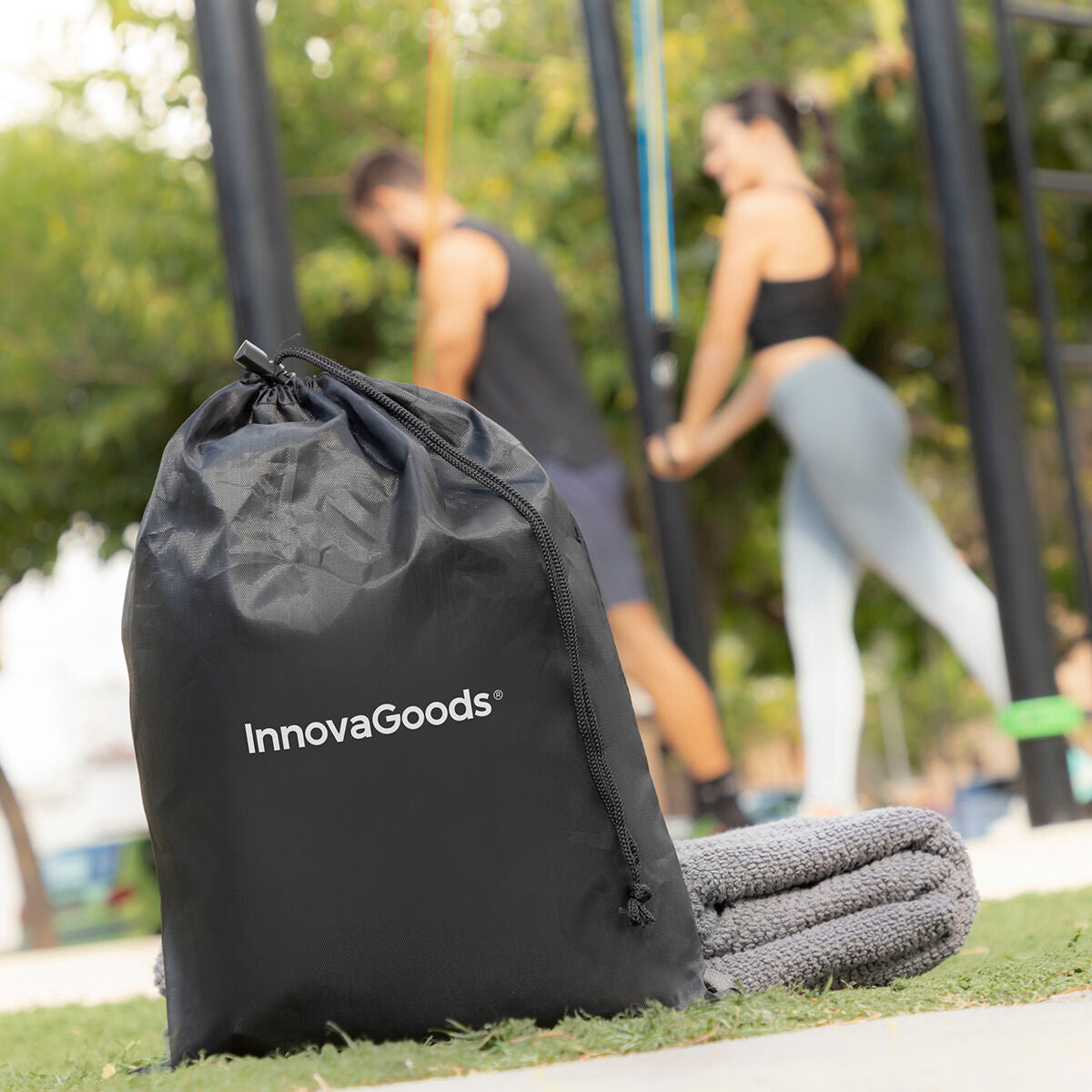 Satz regulierbaren Stretchbändern mit Accessoires und Übungsleitfaden