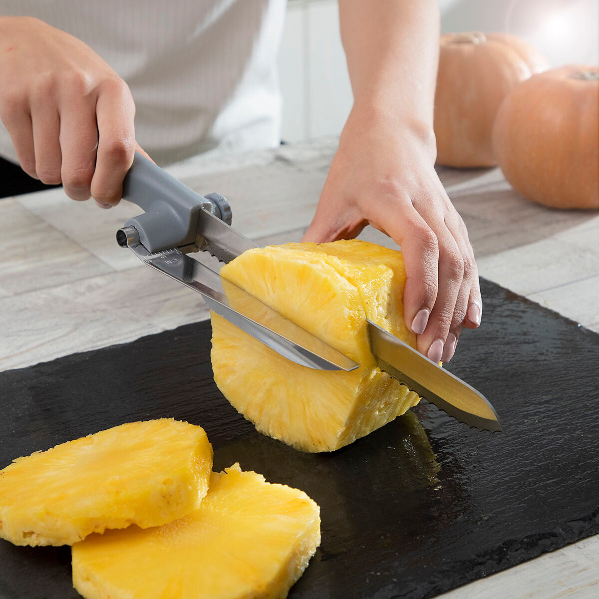 Brotmesser mit Verstellbarer Schneidführung