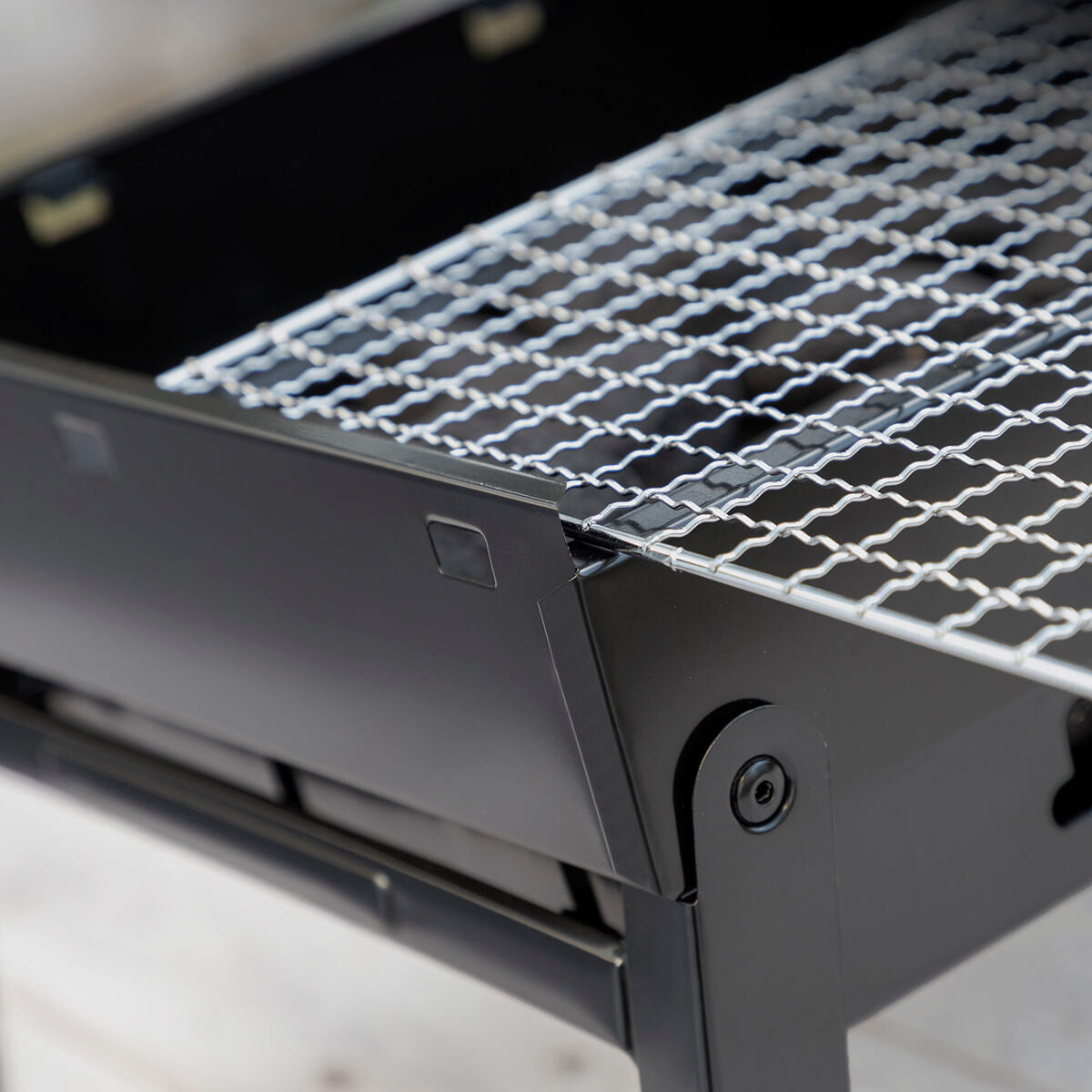 Foldable portable grill for use with charcoal 