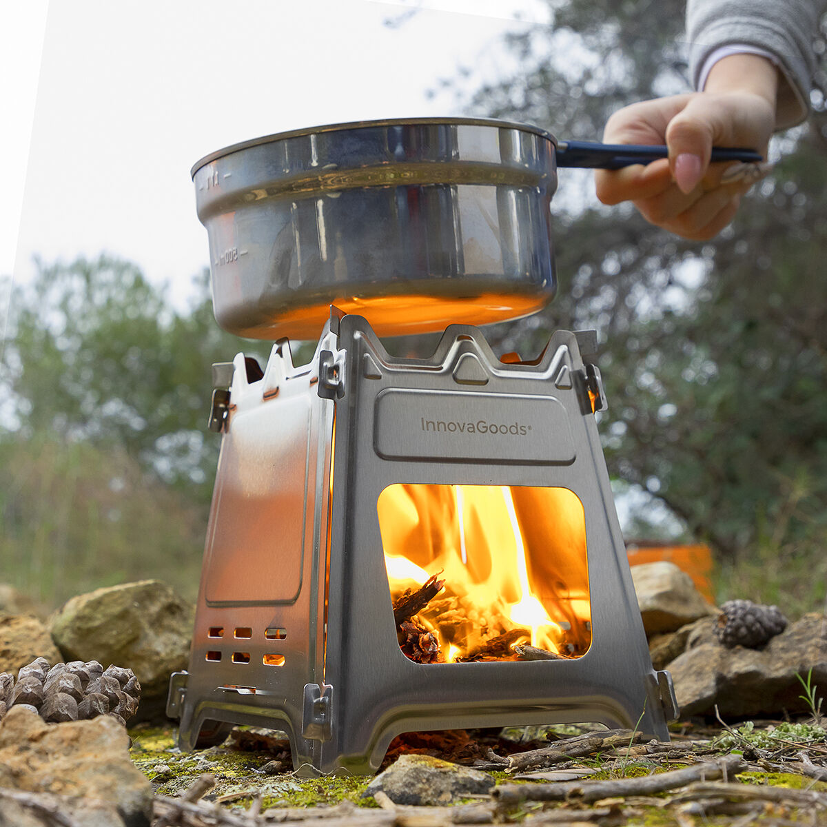 Demountable camping stove made of steel 