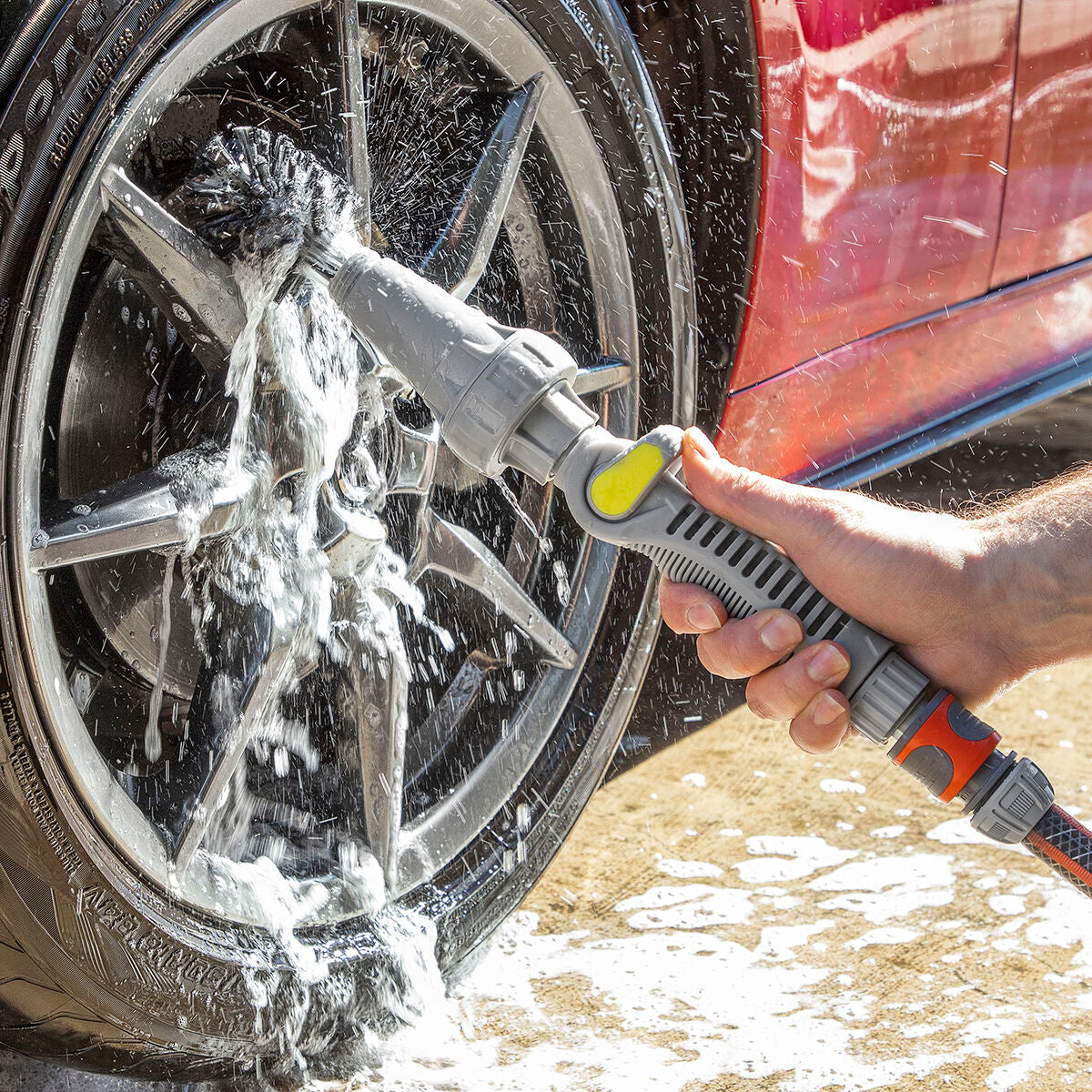 Rotating brush for the nozzle 