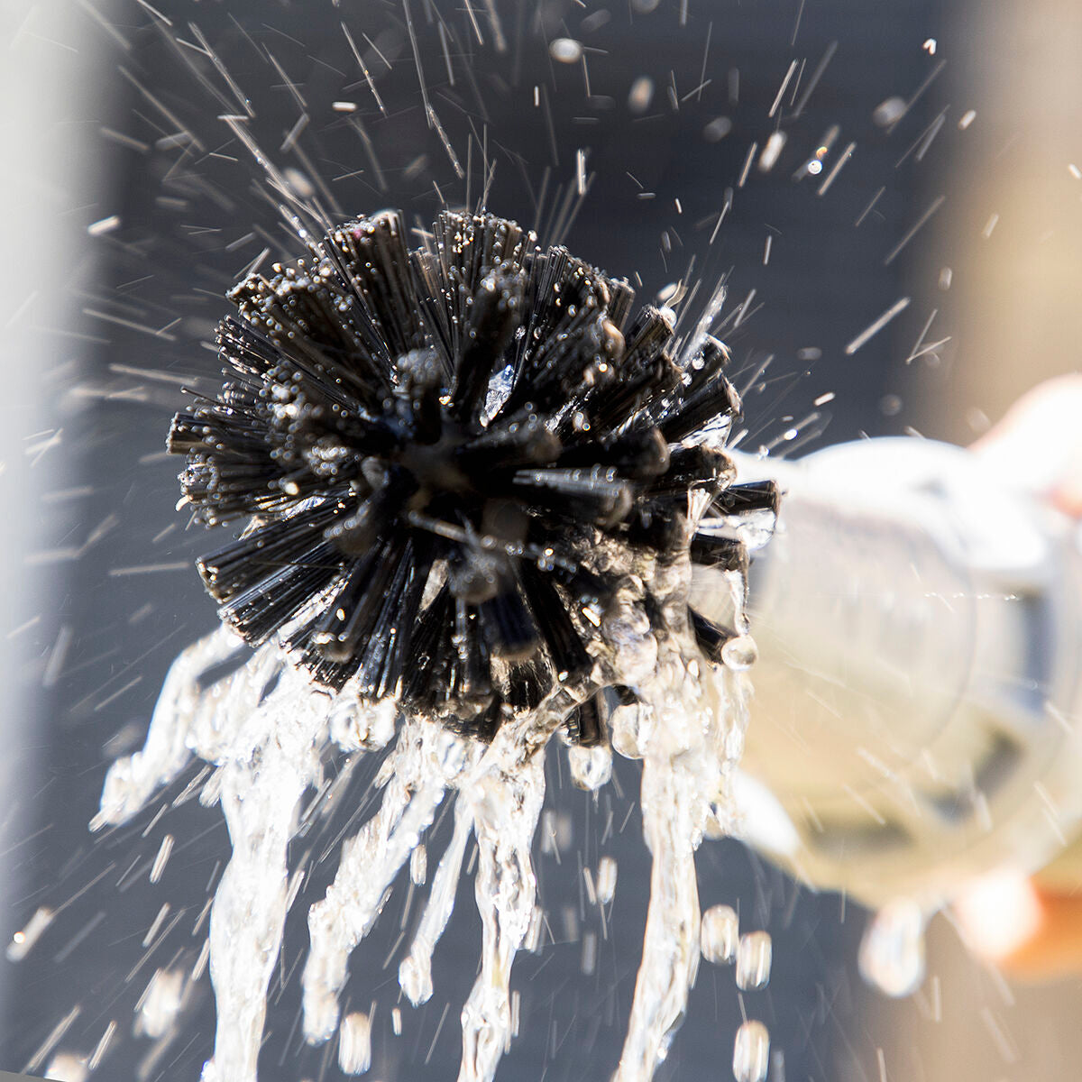 Rotating brush for the nozzle 