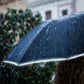 Regenschirm mit umgekehrter Faltung und mit LED